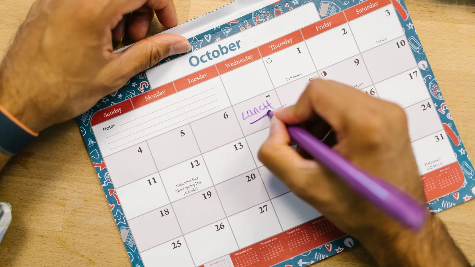 Calendario estacional de ofertas y alertas de productos